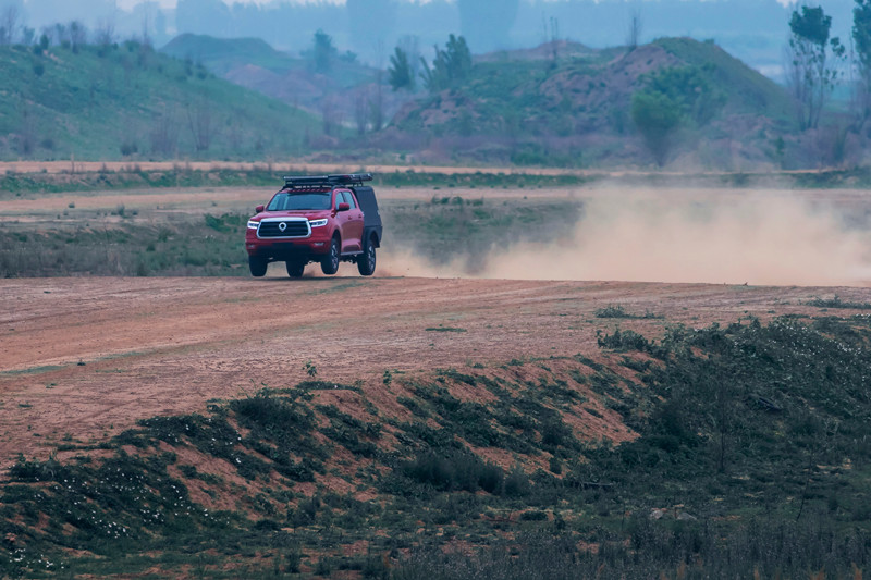 開著二炮去宿營什么感受？