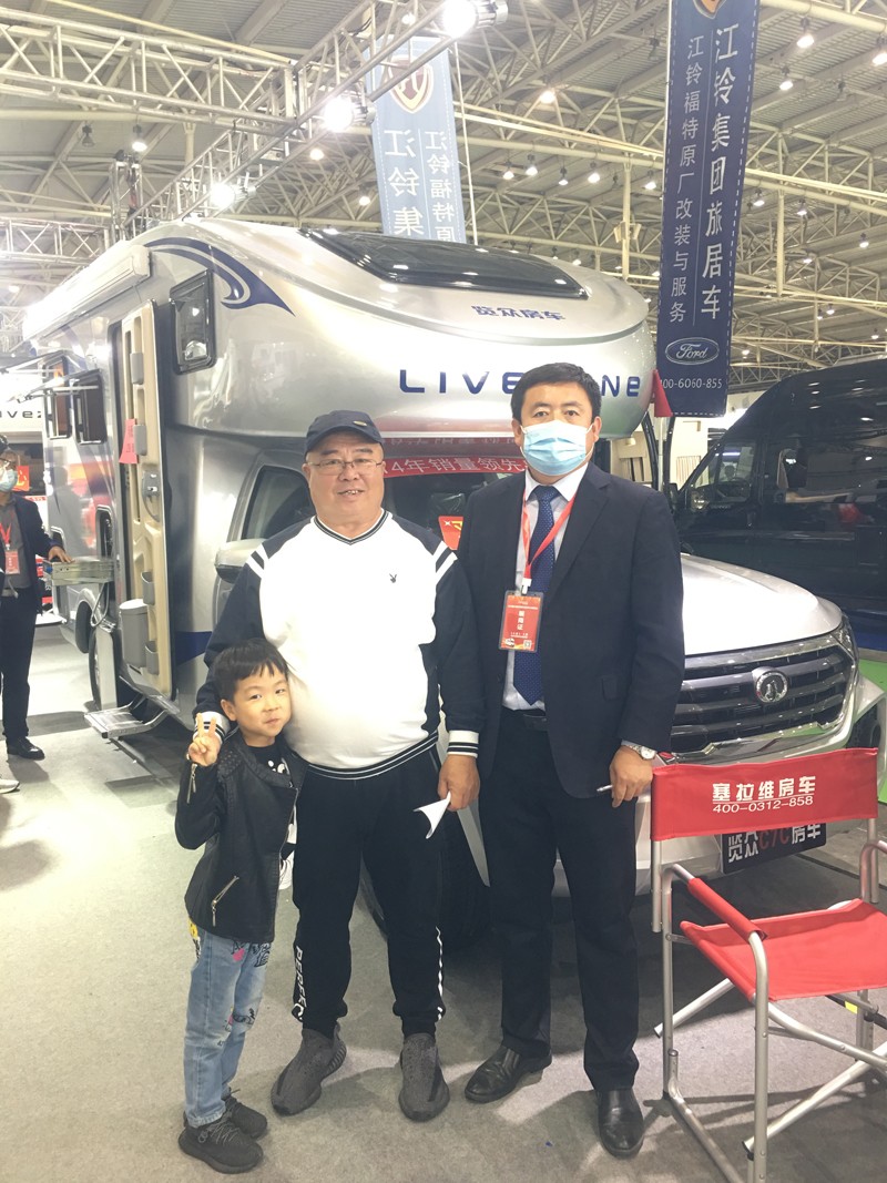 從這選房車的顧客怎么這么多？