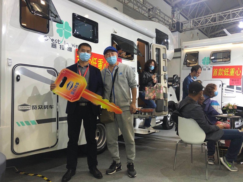 從這選房車的顧客怎么這么多？