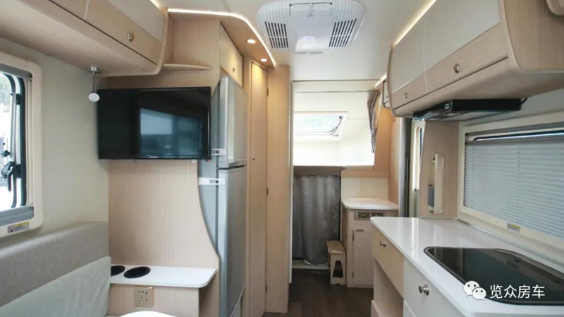 兩張雙人床，使用還方便的房車