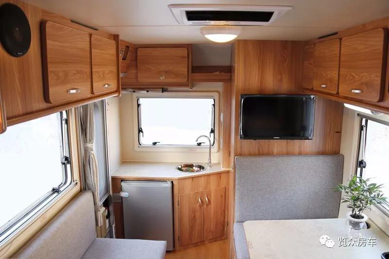 這么大的床，房車上少見，趕緊選