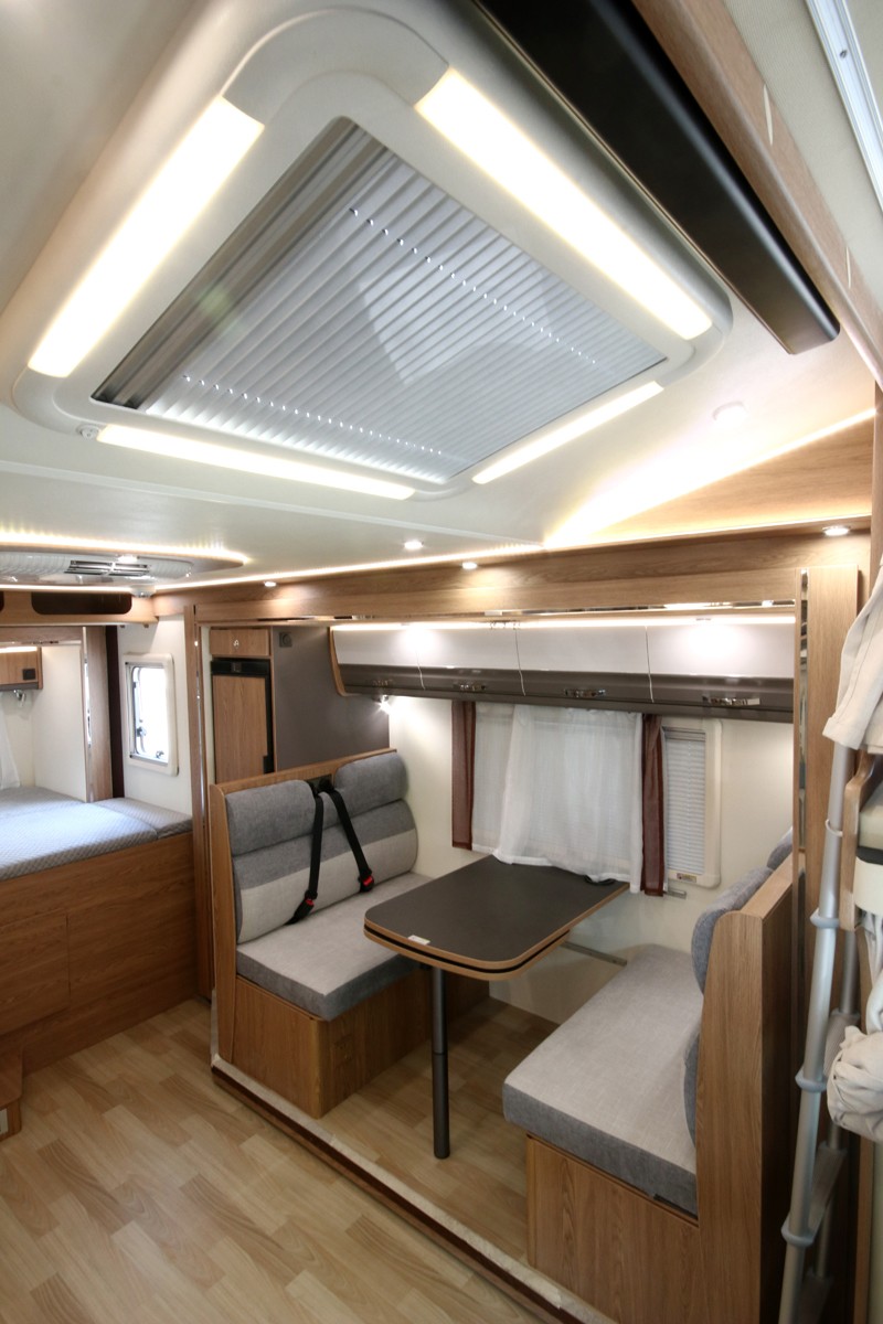 皮卡房車(chē)和依維柯房車(chē)你會(huì)選哪種？