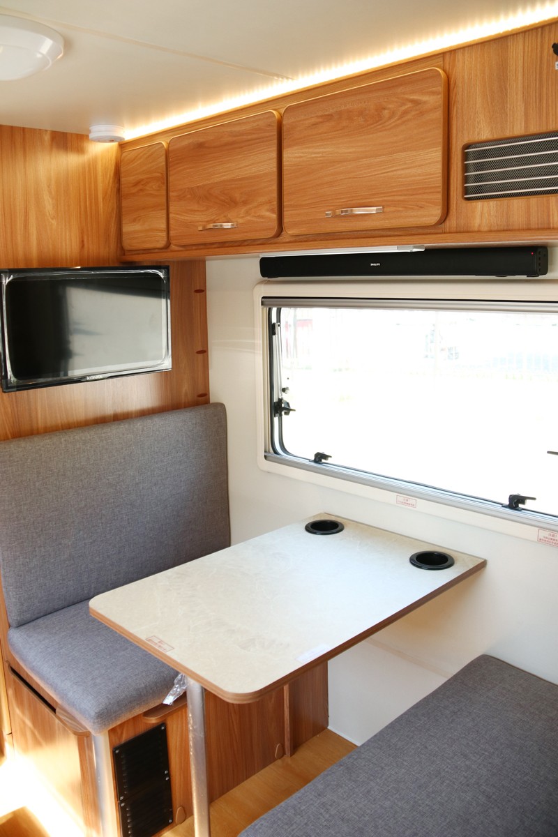 四驅(qū)、兩張超大床人床的房車，看這款