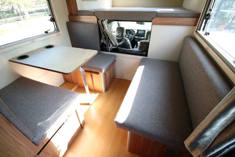 四驅(qū)、兩張超大床人床的房車，看這款