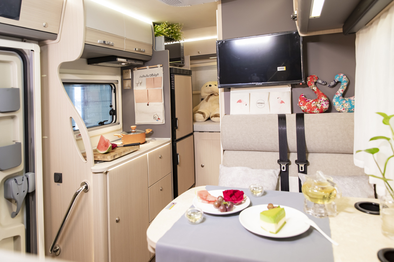 選這輛房車(chē)，只為更多山花爛漫