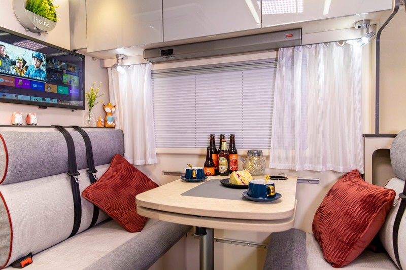 房車旅行，面對(duì)復(fù)雜路況四驅(qū)是必選