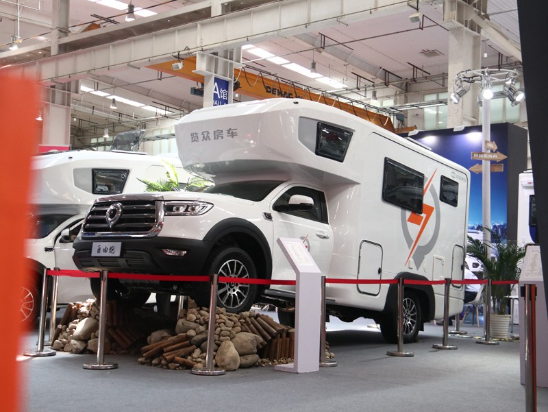 年度新車、自動檔、四驅(qū)，能選的房車