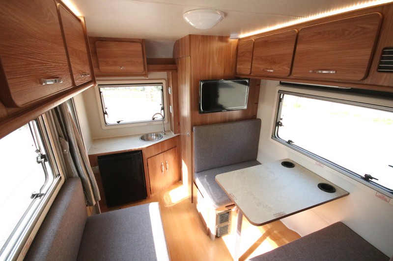 藍(lán)牌C本能開，30萬以內(nèi)的房車推薦