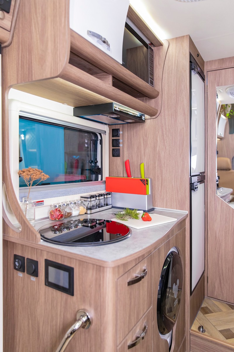 這兩款自動擋房車您會選哪款？