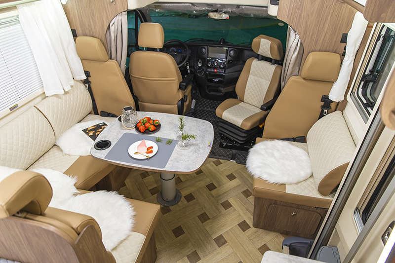 很多人喜歡睡這款房車，確實(shí)舒服