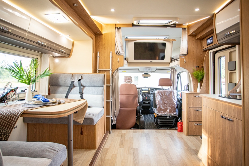 塞拉維雙拓展房車(chē)，內(nèi)部裝飾靜待你的目光