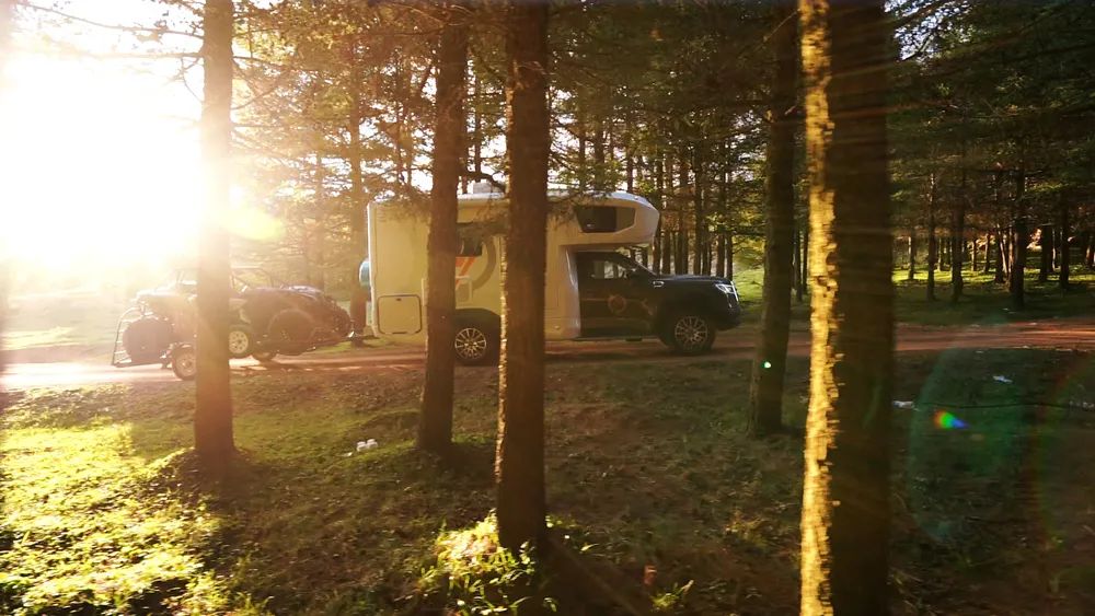 疫情之下，我們?yōu)槭裁催x擇房車出行？