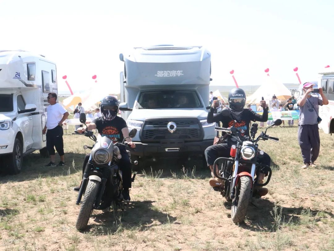 覽眾房車攜手長城炮聯(lián)袂出席那達(dá)慕.jpg 覽眾房車攜手長城炮聯(lián)袂出席那達(dá)慕.jpg