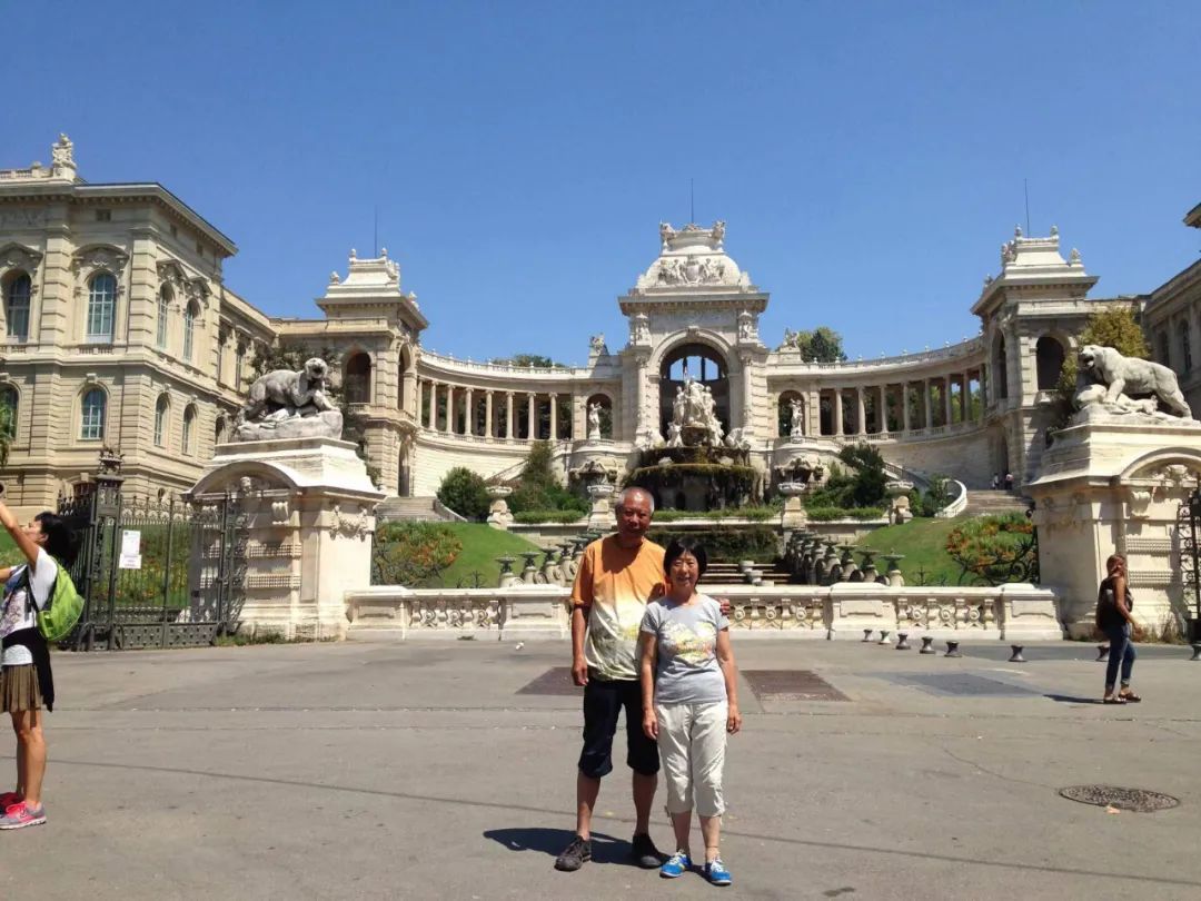 七旬老人開(kāi)房車(chē)帶老伴游世界l中國(guó)房車(chē)圈最早的“網(wǎng)紅達(dá)人”