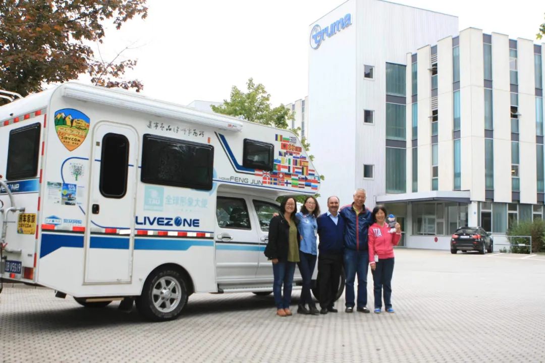 七旬老人開(kāi)房車(chē)帶老伴游世界l中國(guó)房車(chē)圈最早的“網(wǎng)紅達(dá)人”