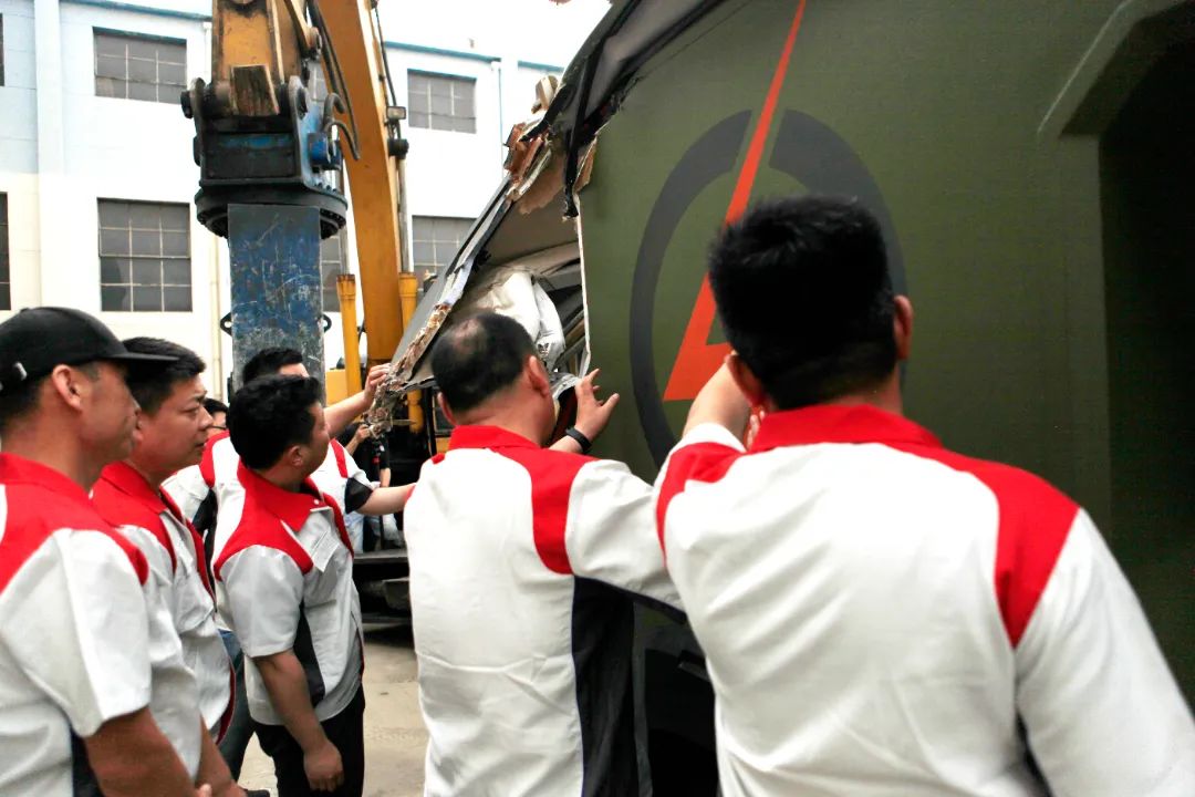 砸掉山海炮旅居車(chē)，覽眾房車(chē)究竟在搞什么？