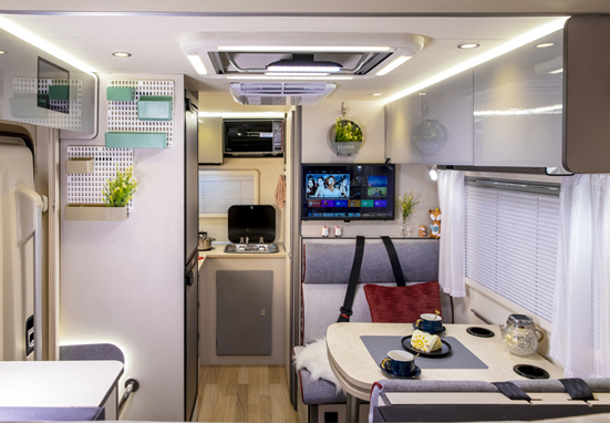 這個(gè)展會(huì)能試駕自由炮 房車？