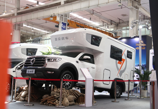 年度新車(chē)、自動(dòng)檔、四驅(qū)，能選的房車(chē)