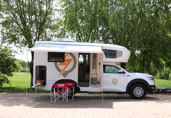 極致動(dòng)力、四驅(qū)越野，樣樣都強(qiáng)，就是這款房車